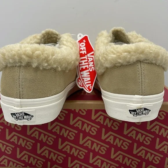 Vans WMNS Tan Fleece-Lined Sneakers Authentic Sherpa
Cozy Hug Mojave Desert - Picture 13 of 16